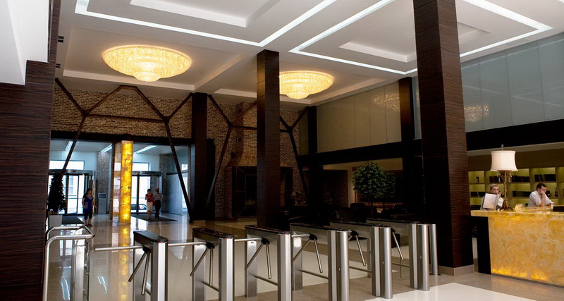 Омега-плаза, двери Омега-плаза, двери